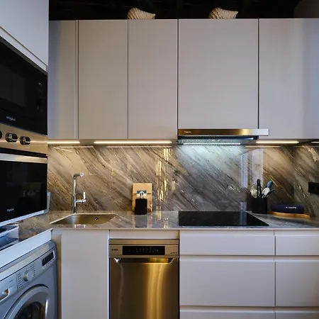 El Amarre - Estilo Nautico En El Puerto Deportivo - Grupo Querbes *